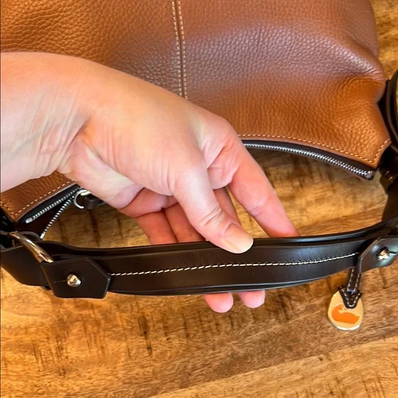 Dooney & Bourke 🦆 Elegant Brown Pebbled  Leather Shoulder Bag EUC - Picture 8 of 15